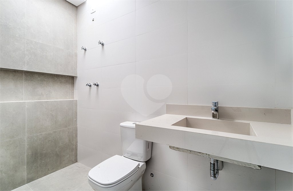 Casa à venda com 4 suítes no condomínio Edifício Jade, São Paulo - SP