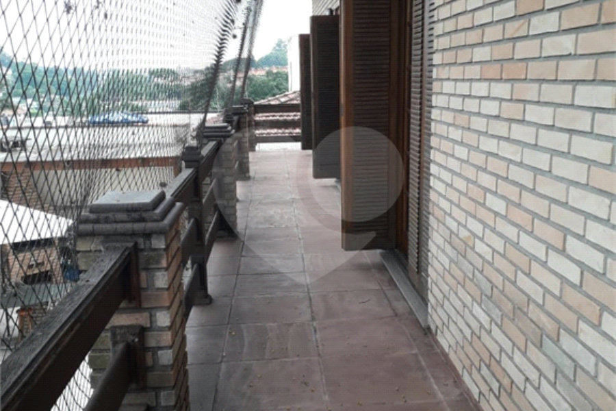 Casa à venda com 4 quartos, sendo 2 suítes, no condomínio Jornalista Américo Ariza, São Paulo - SP