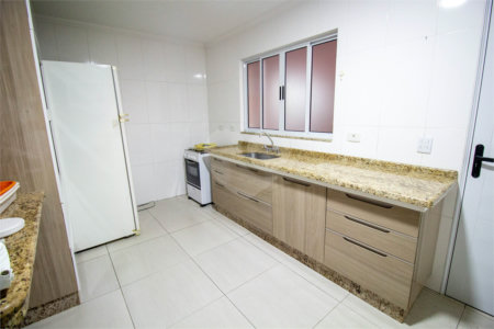 Casa à venda com 3 quartos, sendo 1 suíte, no condomínio Vilaregio, São Roque - SP