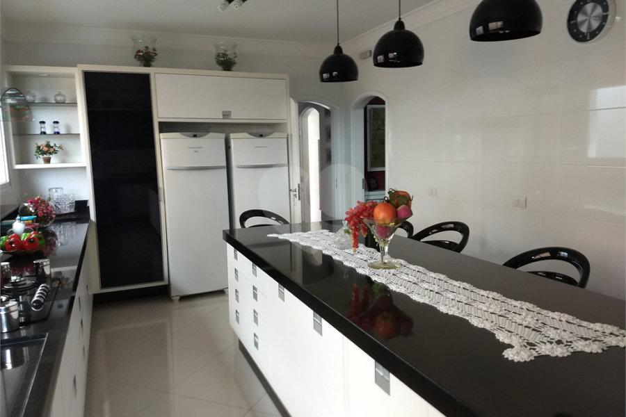 Casa Térrea à venda ou para alugar com 4 suítes em Horto, São Paulo, SP