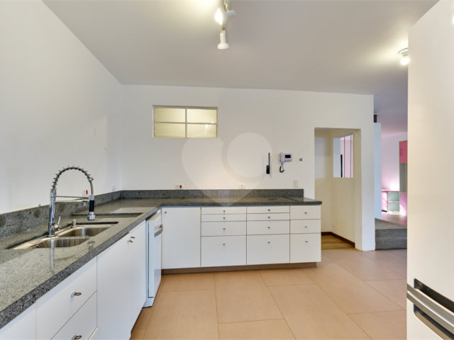 Casa para alugar com 5 quartos, sendo 3 suítes,  em Chácara Monte Alegre, São Paulo, SP