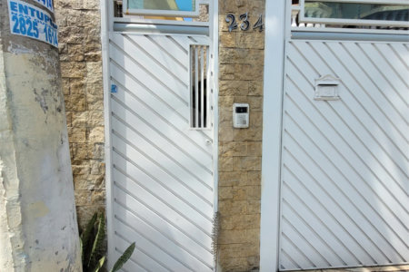 Sobrado à venda com 3 quartos, sendo 1 suíte, em Vila dos Remédios, São Paulo, SP