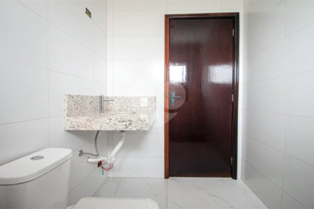 Sobrado à venda com 4 quartos, sendo 1 suíte,  em Jardim Peri Peri, São Paulo, SP
