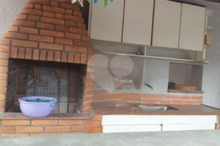 Sobrado à venda com 5 quartos, sendo 2 suítes,  em Parque São Domingos, São Paulo, SP