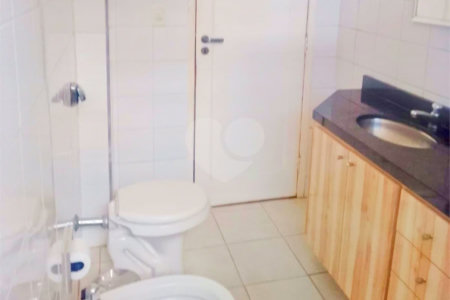 Apartamento na Consolação com 2 quartos, varanda, sem vaga.