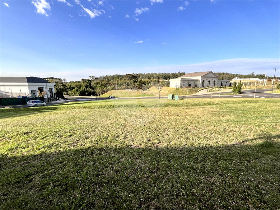 Terreno à venda no condomínio Villa dos Pinheiros, Indaiatuba - SP