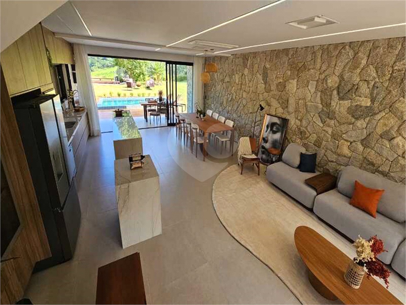 Casa à venda com 3 suítes no condomínio Lagú, São Roque - SP