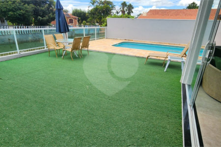 Casa à venda com 4 quartos, sendo 2 suítes, no condomínio Marinas, Bom Jesus dos Perdões - SP
