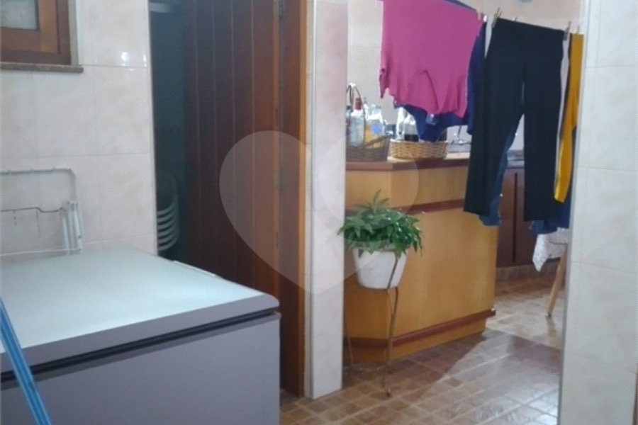 Casa à venda com 4 quartos, sendo 3 suítes, no condomínio Da Serra, São Paulo - SP