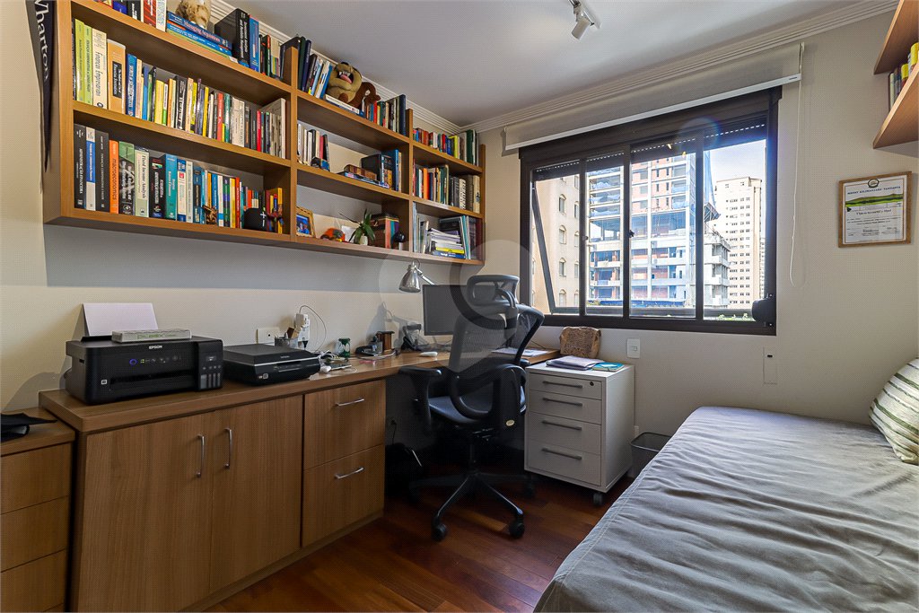 Apartamento à venda com 4 quartos, sendo 2 suítes, em Moema, São Paulo, SP