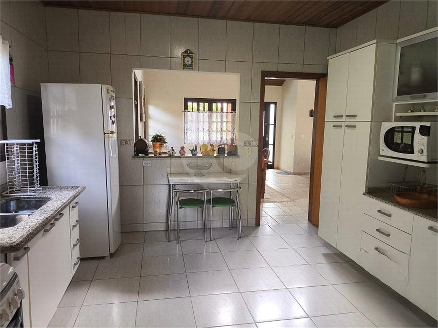 Casa à venda com 3 suítes no condomínio Granja Verediana, Ibiúna - SP