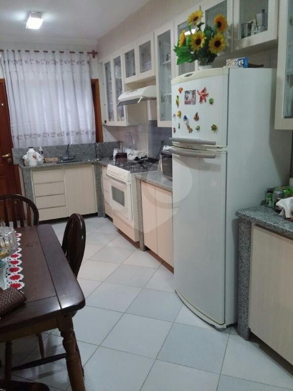 Sobrado à venda com 3 quartos, sendo 1 suíte, em Parque Vitória, São Paulo, SP