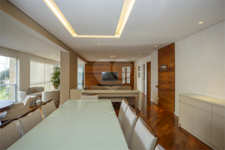 Apartamento à venda com 3 suítes em Campo Belo, São Paulo, SP