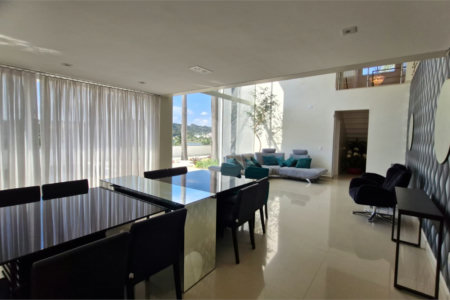 Casa à venda ou para alugar com 5 quartos, sendo 4 suítes, no condomínio Shamballa II, Atibaia - SP