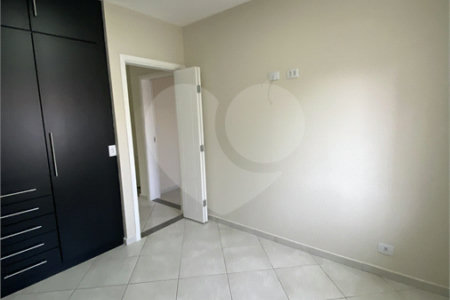 Casa à venda com 3 quartos, sendo 1 suíte, no condomínio Ana Carolina, São Paulo - SP
