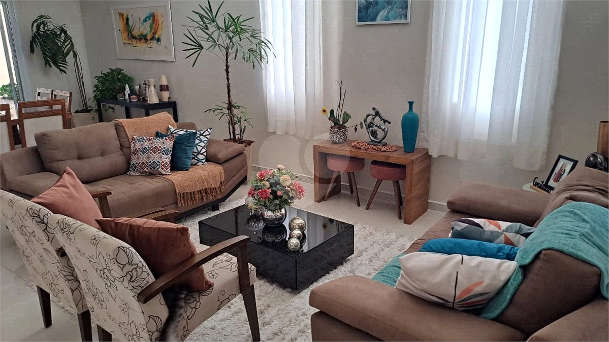 Casa à venda com 4 quartos, sendo 3 suítes,  no condomínio Res. Luzern, Campinas - SP