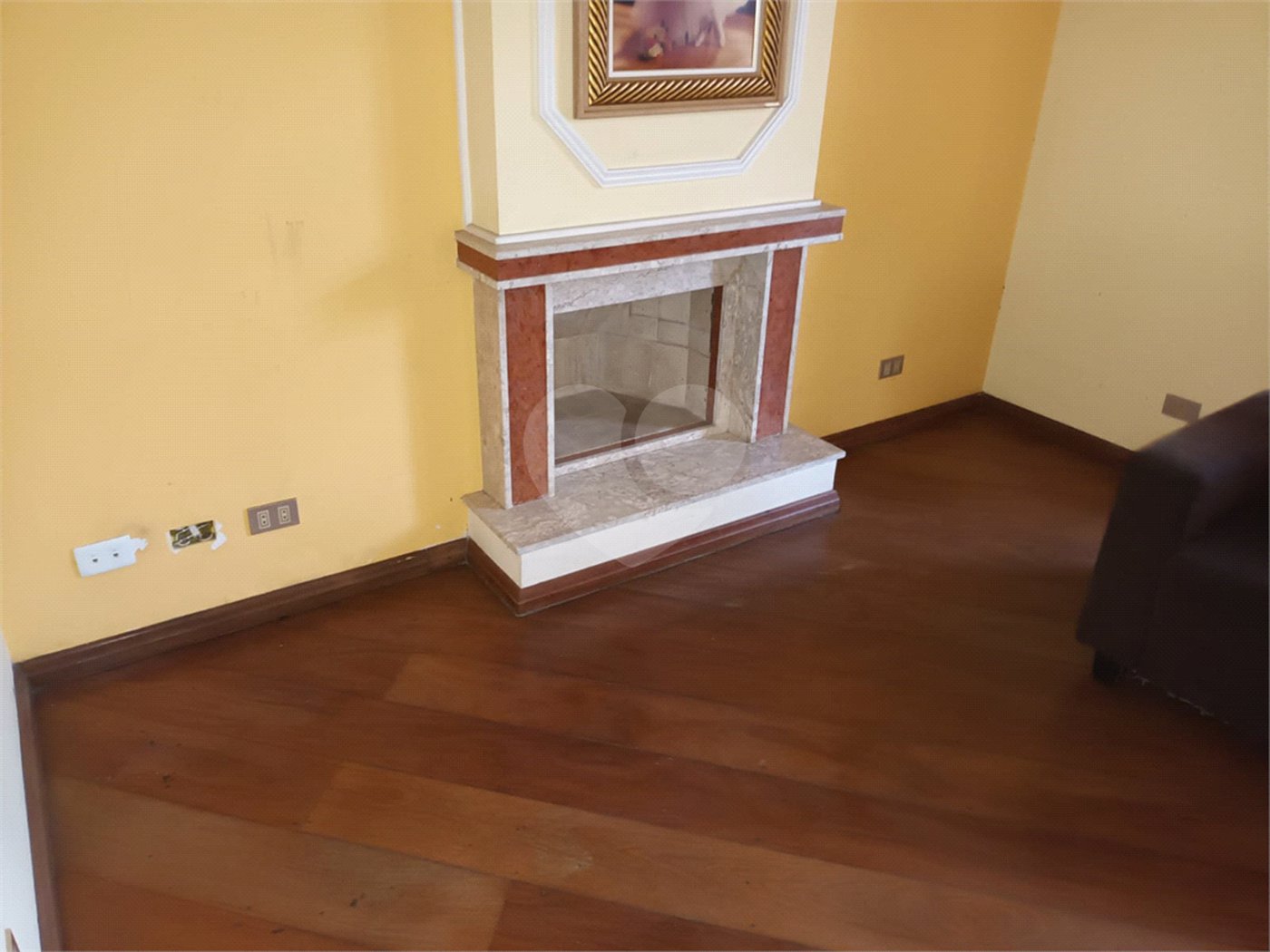 Casa à venda com 4 quartos, sendo 3 suítes, no condomínio Arujá 5, Arujá - SP