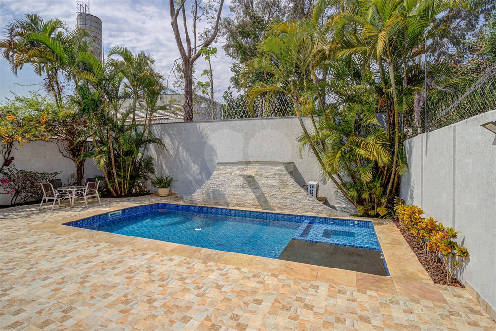 Casa à venda com 5 quartos, sendo 3 suítes, em Chácara Monte Alegre, São Paulo, SP