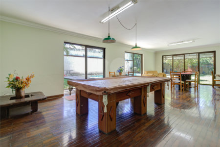 Casa Térrea à venda com 5 quartos, sendo 4 suítes, em Interlagos, São Paulo, SP