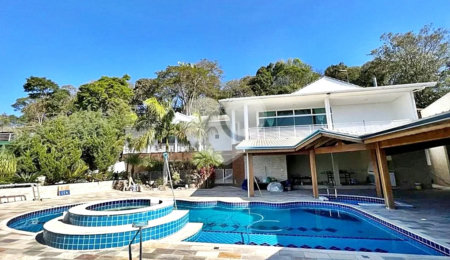 Casa à venda ou para alugar com 4 suítes no condomínio Alpes da Cantareira, Mairiporã - SP
