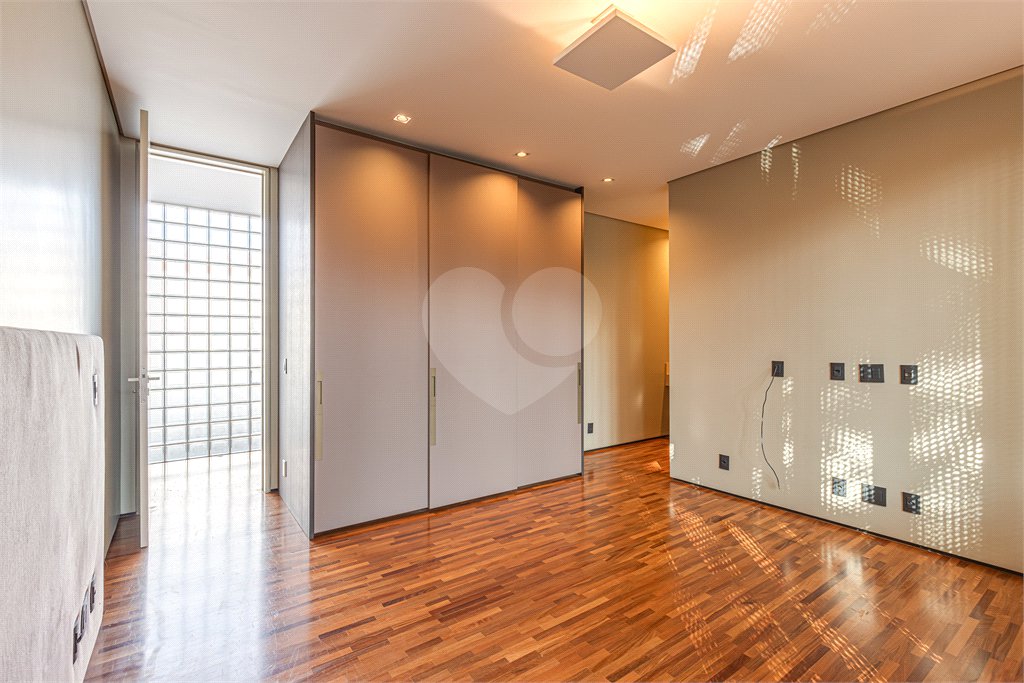 Casa à venda com 4 quartos, sendo 3 suítes, em Vila Nova Conceição, São Paulo, SP