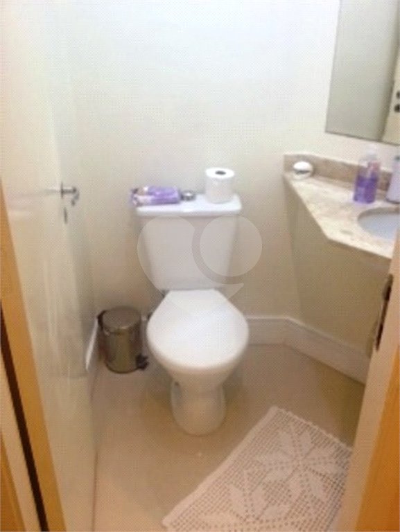 Casa à venda com 3 quartos, sendo 1 suíte, no condomínio Residencial Água Fria, São Paulo - SP