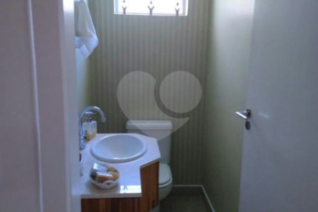 Casa à venda com 3 suítes em Jardim Jussara, São Paulo, SP