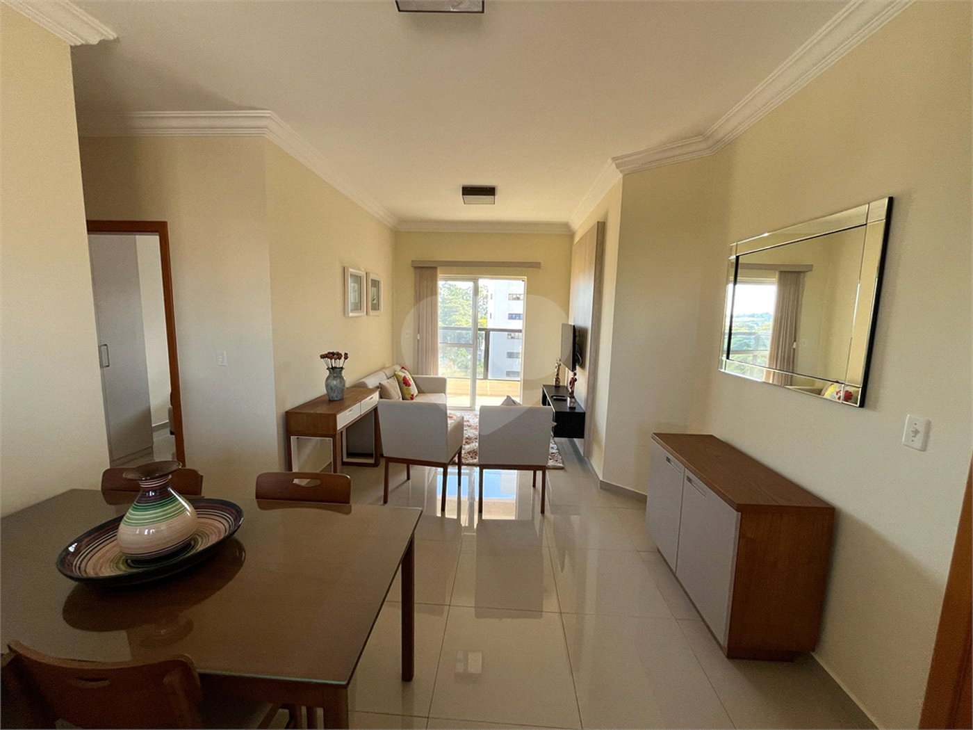 Apartamento mobiliado com 2 dormitórios sendo 1 suíte