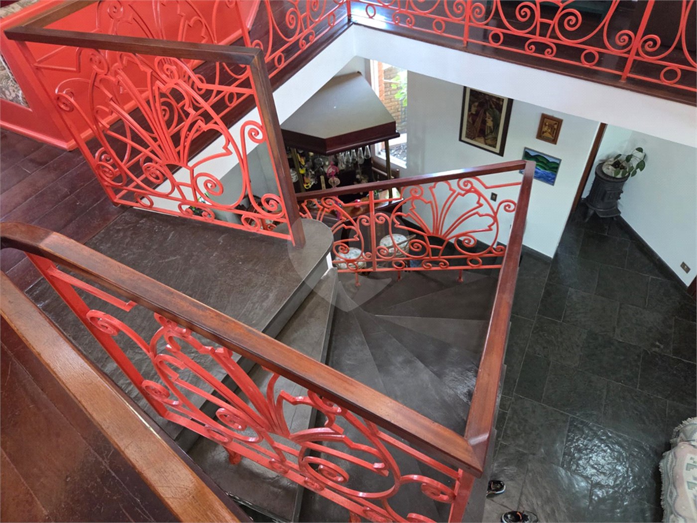 Casa à venda com 4 quartos, sendo 2 suítes, em Cidade São Francisco, São Paulo, SP