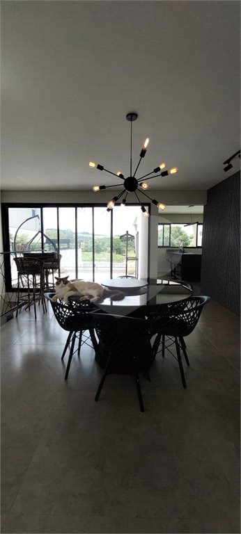 Casa à venda ou para alugar com 4 suítes no condomínio Figueira Garden, Atibaia - SP
