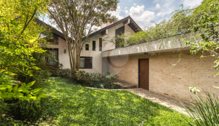 Sobrado à venda com 4 quartos, sendo 2 suítes,  em Alto da Boa Vista, São Paulo, SP