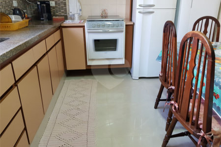 Casa à venda com 3 quartos, sendo 1 suíte, no condomínio City Campo Grande, São Paulo - SP