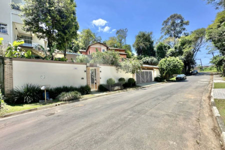 Casa à venda com 4 quartos, sendo 3 suítes, no condomínio Vilarejo, Carapicuíba - SP