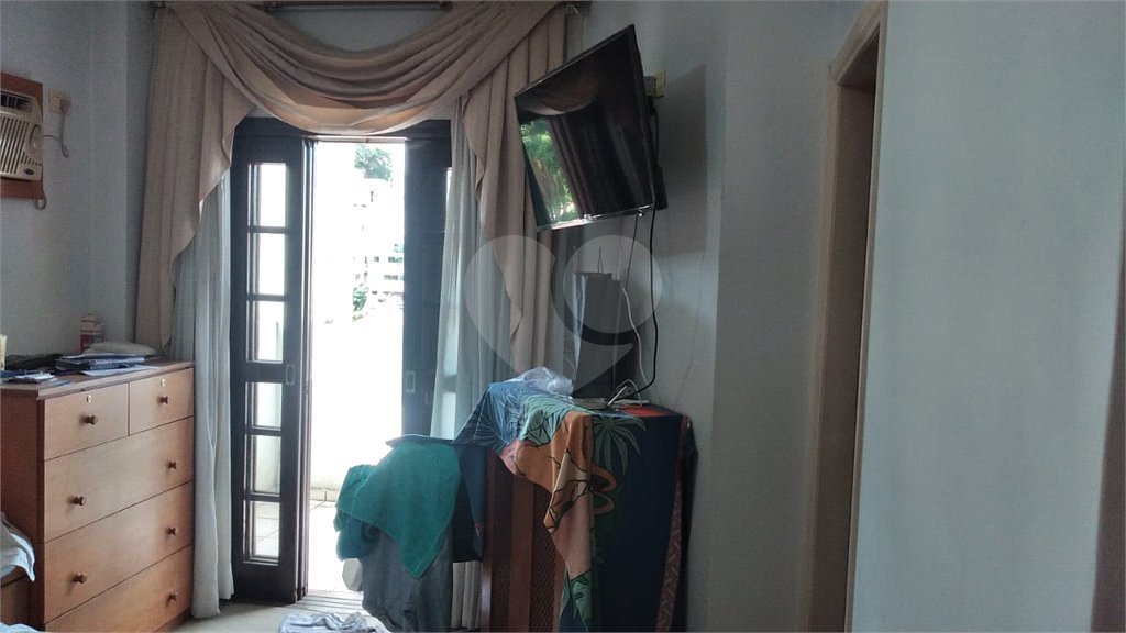 Sobrado à venda com 4 quartos, sendo 2 suítes, em Horto, São Paulo, SP