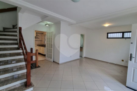 Casa à venda com 3 quartos, sendo 1 suíte,  no condomínio Residencial Villagio, São Paulo - SP