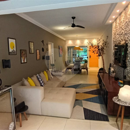 Apartamento à venda com 2 quartos, sendo 1 suíte, em Pitangueiras, Guarujá, SP