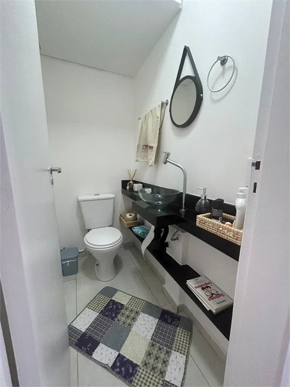 Casa à venda com 3 quartos, sendo 1 suíte, no condomínio Vila das Cores, São Paulo - SP