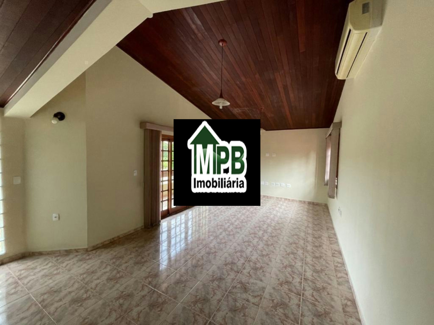 Sobrado à venda com 3 quartos, sendo 1 suíte, em Jardim Refúgio, Sorocaba, SP