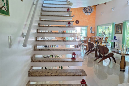 Casa à venda com 4 suítes no condomínio Bougainville, Peruíbe - SP