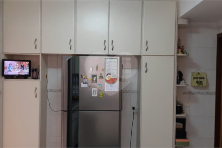 Sobrado à venda com 7 quartos, sendo 2 suítes, em Jardim Marajoara, São Paulo, SP