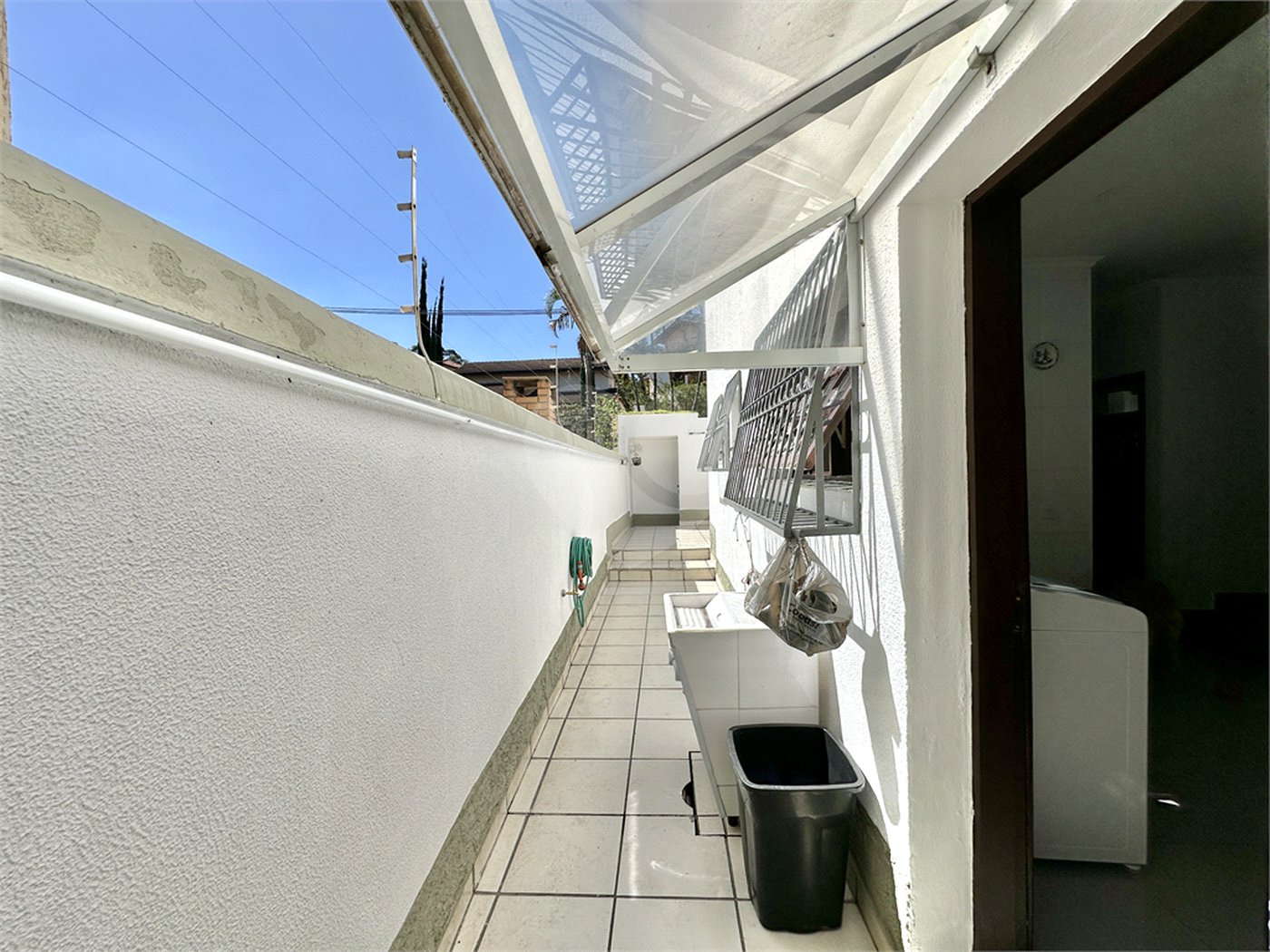 Casa à venda com 5 quartos, sendo 4 suítes,  no condomínio Parque dos Príncipes, São Paulo - SP