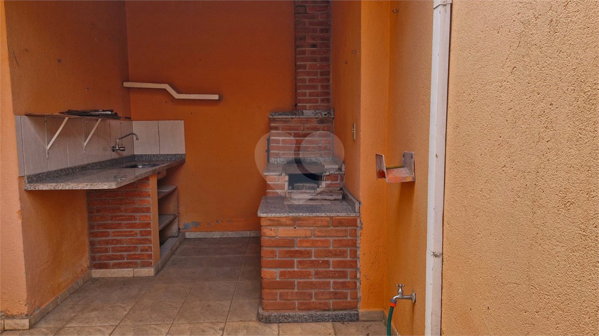 Casa para alugar com 3 quartos, sendo 1 suíte, no condomínio Santa Mônica, Atibaia - SP