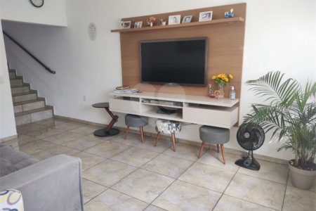 Sobrado à venda com 5 quartos, sendo 1 suíte,  em Vila Bela Vista, Suzano, SP