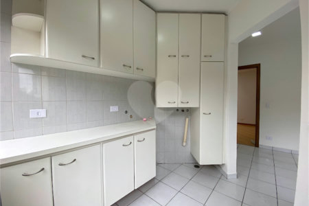 Sobrado à venda com 7 quartos, sendo 2 suítes, em Brooklin Paulista, São Paulo, SP