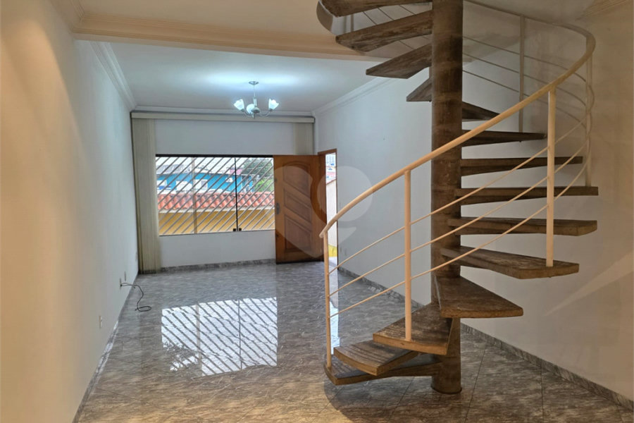 Sobrado à venda com 3 quartos em Vila Rica, São Paulo, SP