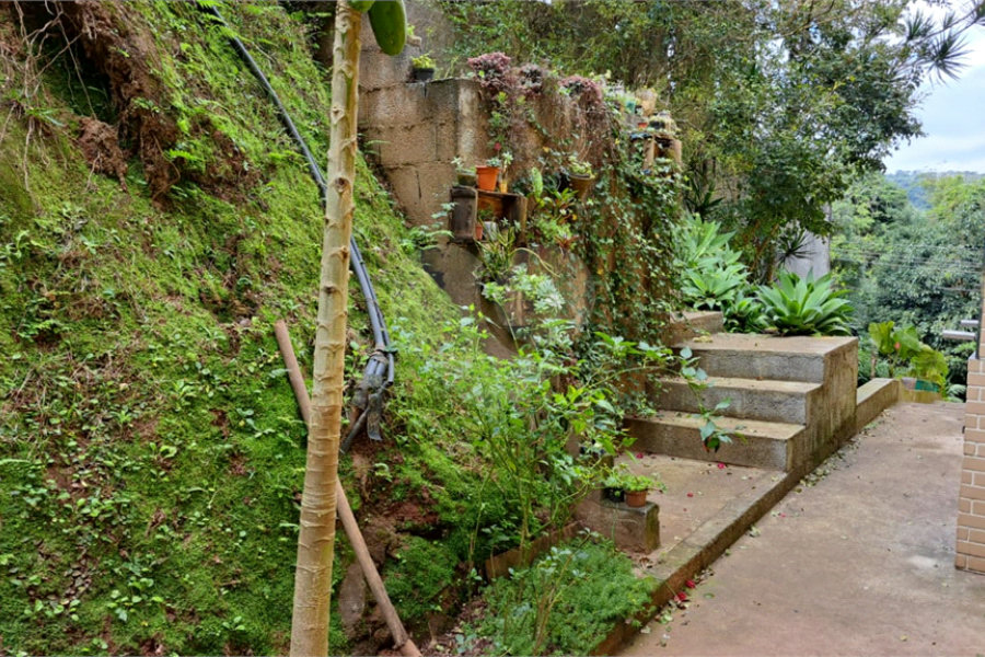 Casa à venda com 3 quartos, sendo 1 suíte, no condomínio Alpes da Cantareira, Mairiporã - SP