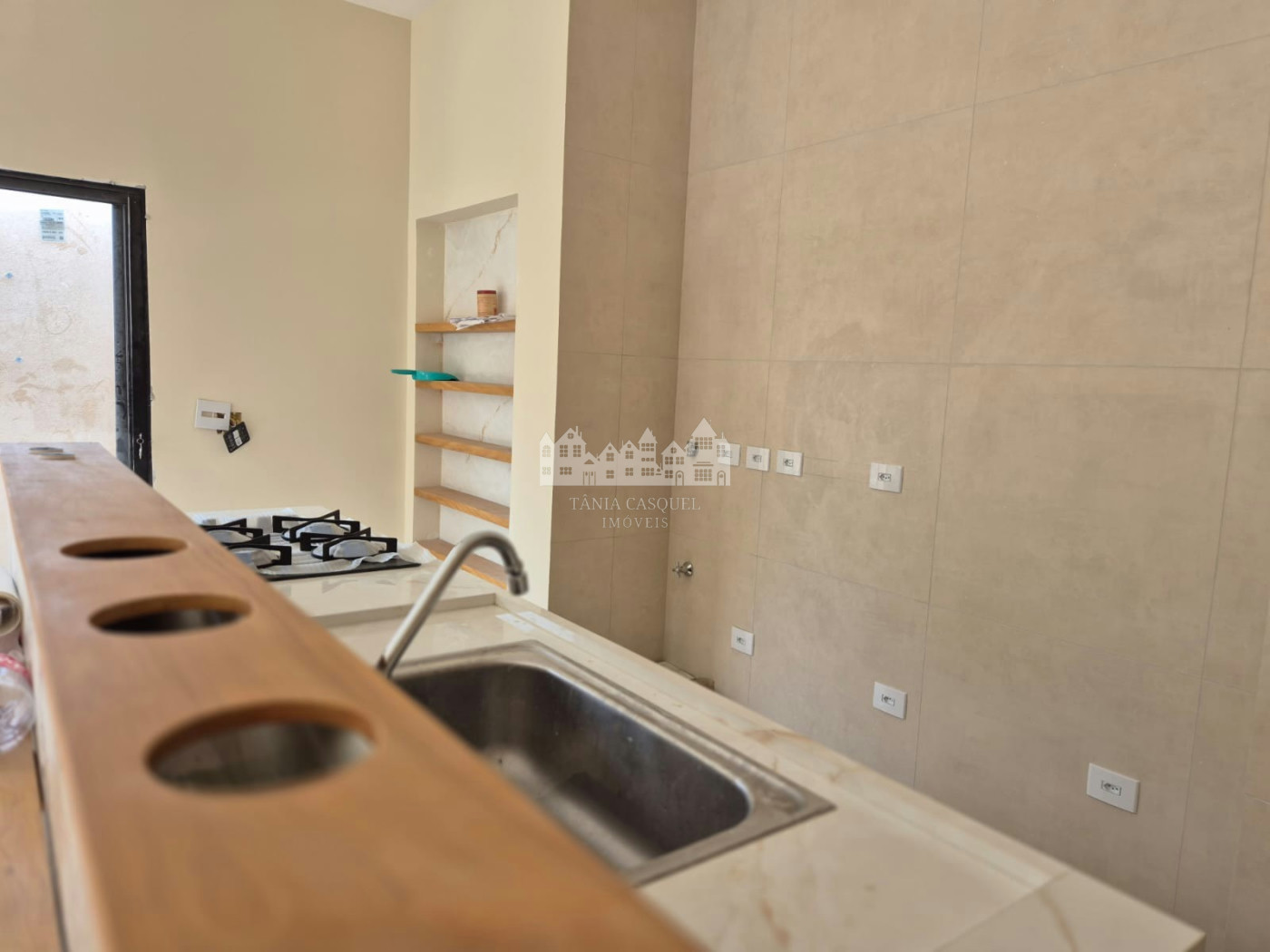 Casa à venda com 3 suítes em Vila Petrópolis, Atibaia, SP