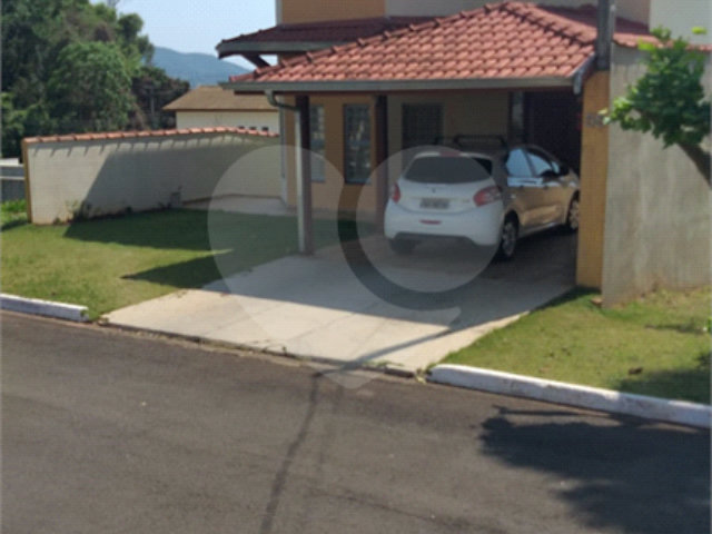Casa à venda com 2 suítes no Centro, Águas de Lindóia, SP
