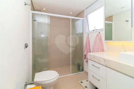 Apartamento à venda com 3 quartos, sendo 1 suíte,  em Alto da Boa Vista, São Paulo, SP