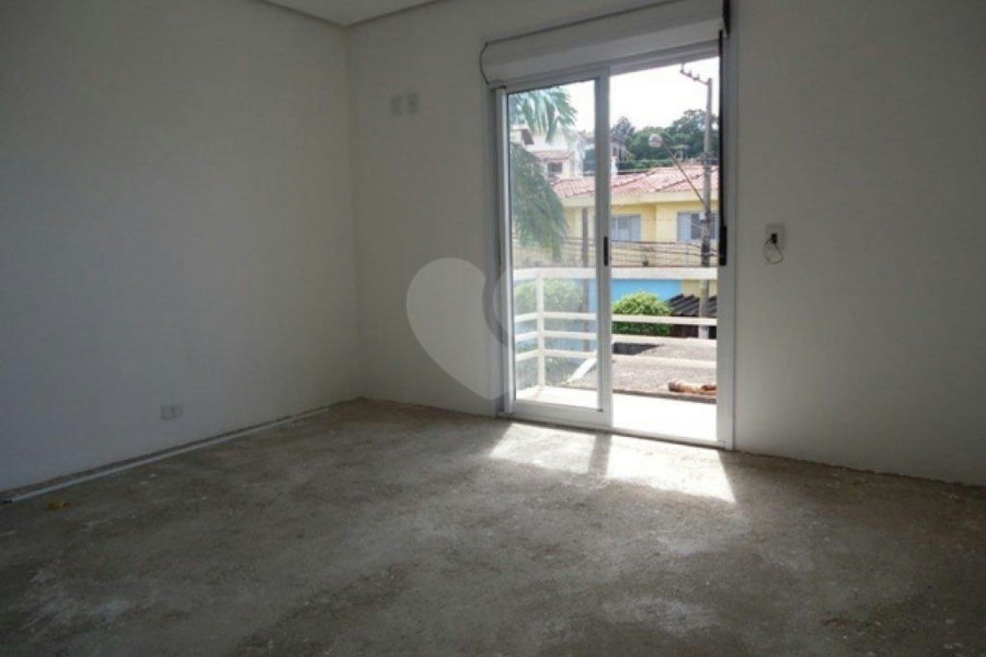 Sobrado à venda com 3 quartos, sendo 1 suíte, em Vila Irmãos Arnoni, São Paulo, SP